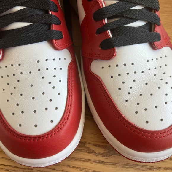 AIr Jordan 1 Retro High OG Chicago (2015) main image 5
